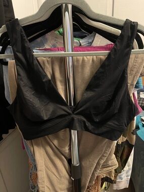 Victoria's Secret Black V-Neck Sports Bralette